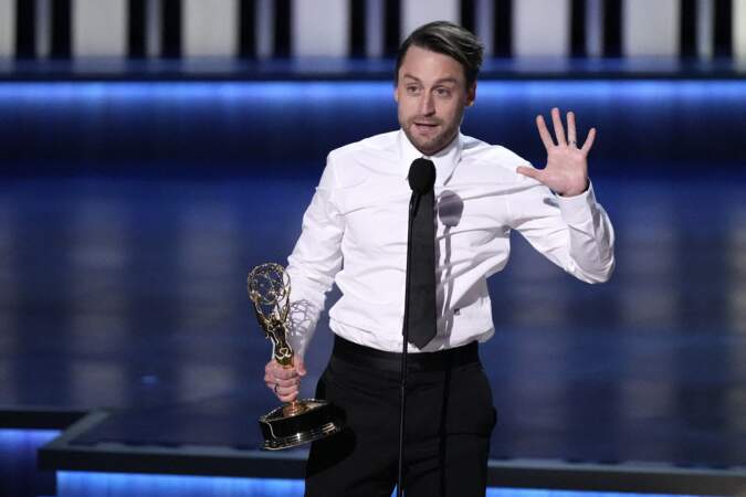 75e cérémonie des Emmy Awards, le 15 janvier 2024 au au Peacock Theater de Los Angeles : Kieran Culkin reçoit le prix de l'acteur principal exceptionnel dans une série comique