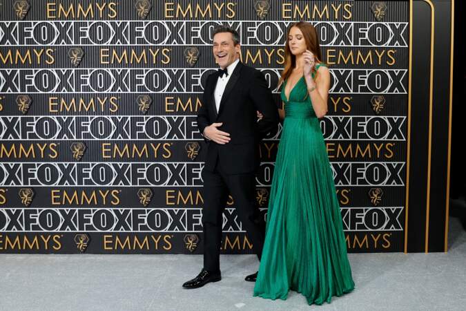 75e cérémonie des Emmy Awards, le 15 janvier 2024 au au Peacock Theater de Los Angeles : Jon Hamm et Anna Osceola 