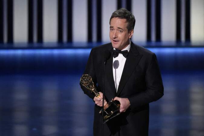 75e cérémonie des Emmy Awards, le 15 janvier 2024 au au Peacock Theater de Los Angeles : Matthew Macfadyen reçoit le prix du meilleur second rôle dans une série dramatique 