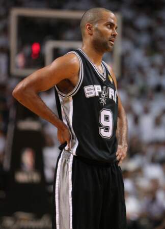 Tony Parker des San Antonio Spurs pendant la prolongation contre le Miami Heat lors du match 6 des Finales NBA, en 2013.