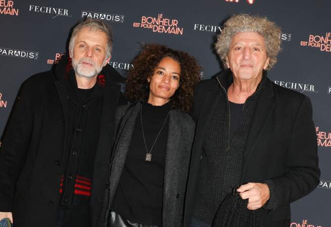 Stéphane Guillon, Elie Chouraqui et sa femme Isabel Sulpicy à l'avant-première du film "Le Bonheur est Pour Demain" au cinéma L'Arlequin à Paris.