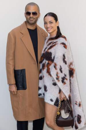 Tony Parker et sa compagne Alizé Lim lors de la fashion week de Paris, le 2 octobre 2023.