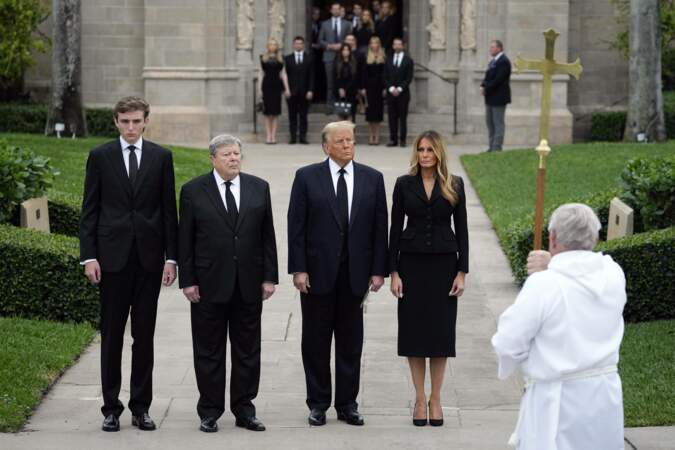 Barron Trump, Viktor Knavs, Donald Trump et Melania Trump , lors des funérailles de Amalija Knavs, ce jeudi 18 janvier 2024, à Palm Beach, en Floride.