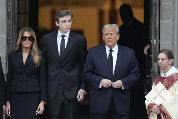 Melania Trump, Donald Trump et leur fils Barron étaient réunis à Palm Beach le 18 janvier 2024 pour les funérailles de Amalija Knav, la mère de Melania Trump. 