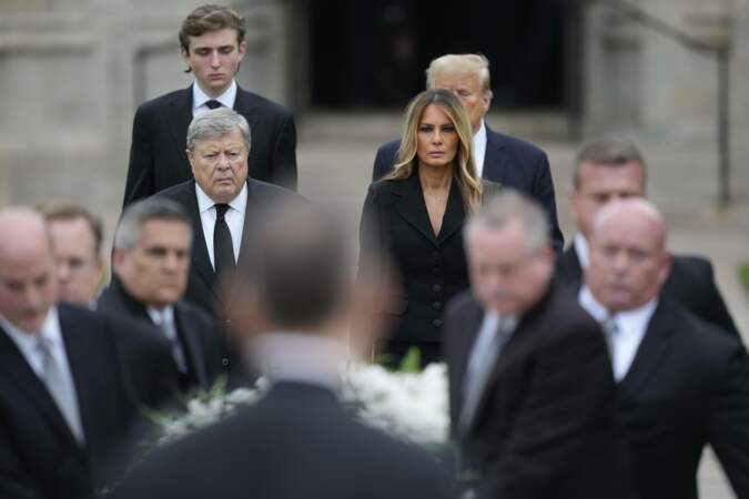 Le père de Melania Trump, Viktor Knavs, se tenait à ses côtés afin de rendre un dernier hommage à sa femme. 