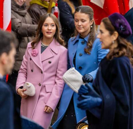 La princesse Isabella et la princesse Joséphine de Danemark, l'une en rose, l'autre en bleu