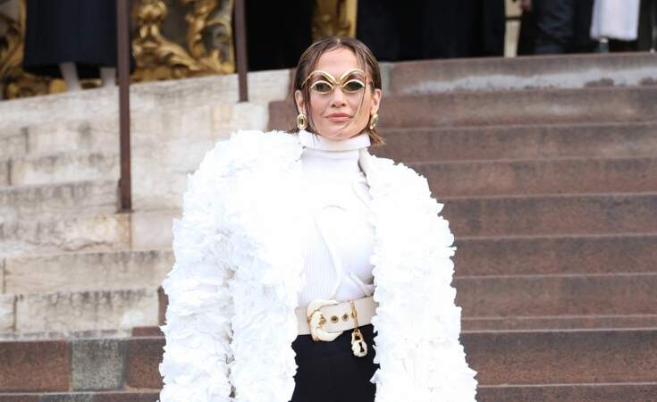 Défilé Schiaparelli Haute Couture Printemps/Été 2024 à la Fashion Week de Paris : Jennifer Lopez.