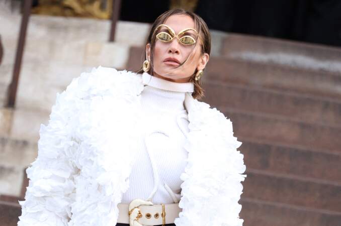 Défilé Schiaparelli Haute Couture Printemps/Été 2024 à la Fashion Week de Paris : Jennifer Lopez.