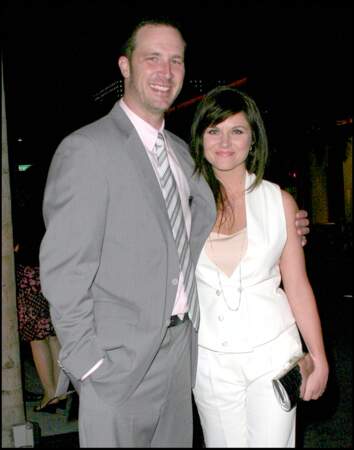 Côté vie privée, elle épouse à 31 ans l'acteur Brady Smith. 