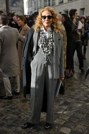 Marisa Berenson arrive au défilé Dior lors de la semaine de la mode haute couture à Paris.