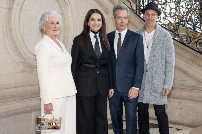Glenn Close, Juliette Binoche, Ben Mendelsohn et Todd A. Kessler au défilé Dior.
