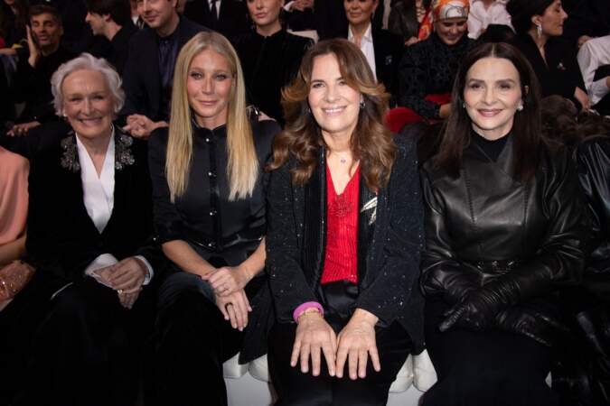 Glenn Close, Gwyneth Paltrow, Roberta Armani et Juliette Binoche au défilé Giorgio Armani Haute Couture Printemps/Été 2024 dans le cadre de la semaine de la mode à Paris.