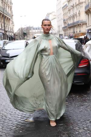 Chloé Lecareux lors du défilé Stéphane Rolland Haute Couture Printemps/Été 2024
