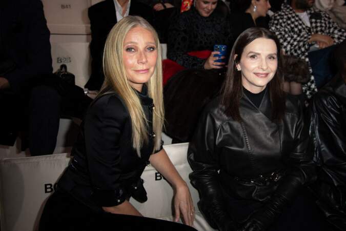 Gwyneth Paltrow et Juliette Binoche au défilé Giorgio Armani Haute Couture Printemps/Été 2024 dans le cadre de la semaine de la mode à Paris.