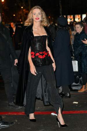 Natalia Vodianova au défilé Giorgio Armani Haute Couture Printemps/Été 2024 dans le cadre de la semaine de la mode à Paris.