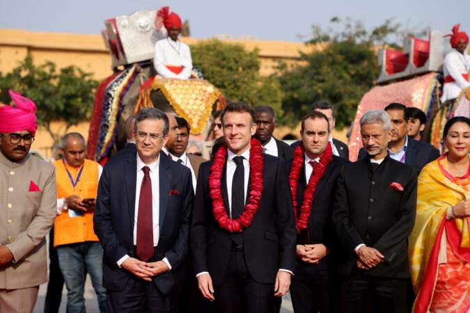 Thierry Mathou, ambassadeur de France en Inde, le président français Emmanuel Macron, Sébastien Lecornu, ministre des Armées de France.