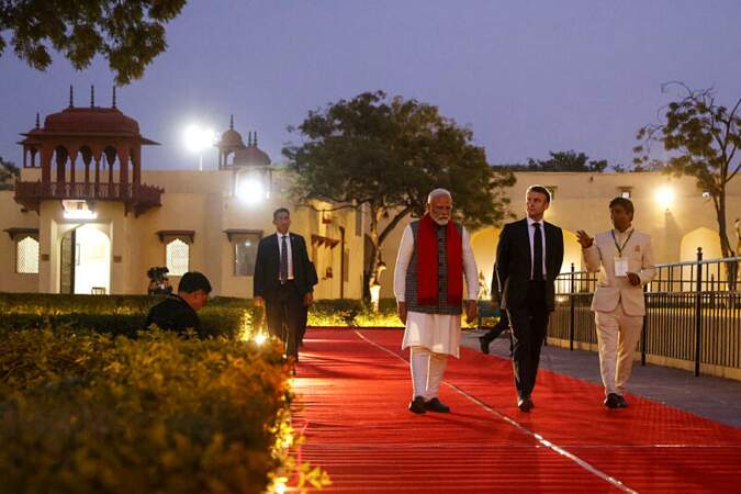 Le Premier ministre indien Narendra Modi et le président français Emmanuel Macron lors d'une visite à l'observatoire Janta Mantar à Jaipur.