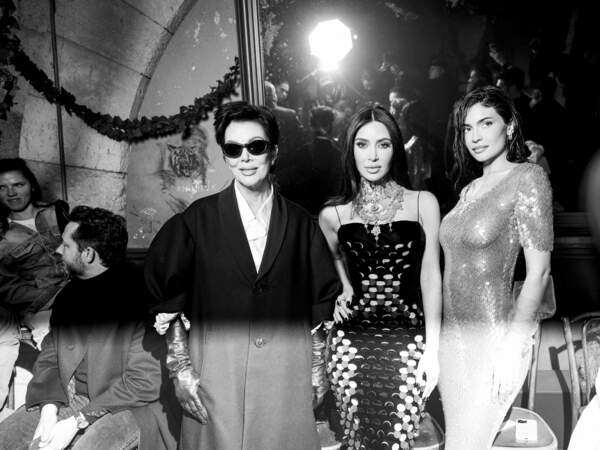 Kris Jenner, Kim Kardashian et Kylie Jenner au défilé de mode de la maison Margiela Haute Couture printemps/été 2024 à Paris le 25 janvier 2024. 