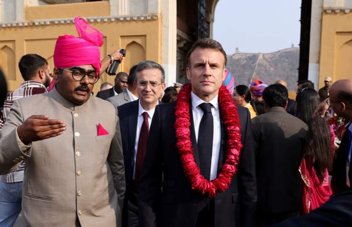 Le président de la République française Emmanuel Macron lors de la cérémonie d’accueil au Fort d'Amber à Jaipur, dans le cadre de son voyage officiel en Inde.