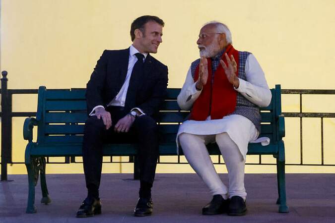 Le Premier ministre indien Narendra Modi et le président français Emmanuel Macron lors d'une visite à l'observatoire Janta Mantar à Jaipur. Le président français débute une visite de deux jours en Inde pour consolider un partenariat stratégique.
