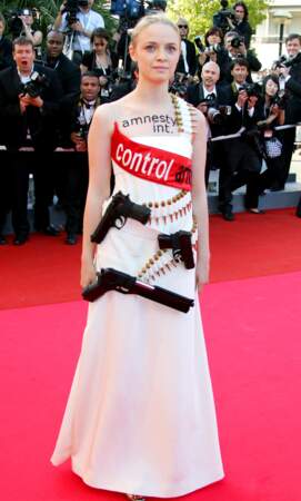 Elle monte les marches du 60e Festival de Cannes et apparaît aussi dans le court-métrage Angie en 2007.