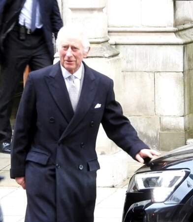 Le roi Charles III d'Angleterre quitte l’hôpital après y avoir subi une opération de la prostate.
