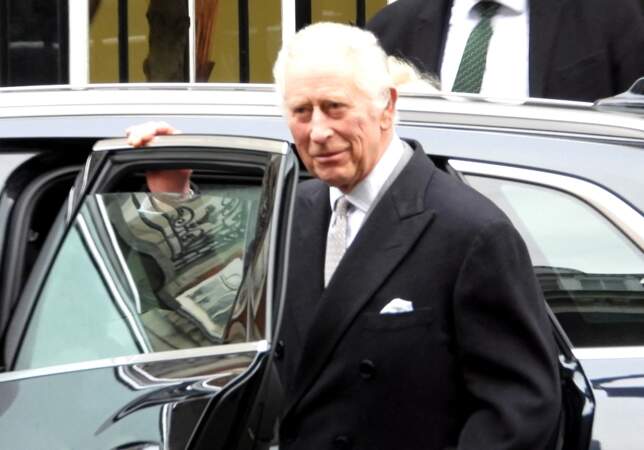 Le roi Charles III quitte la clinique.
