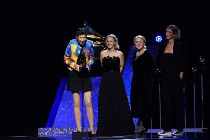 Grammy Awards : Em Cooper reçoit le prix de la meilleure vidéo musicale.  