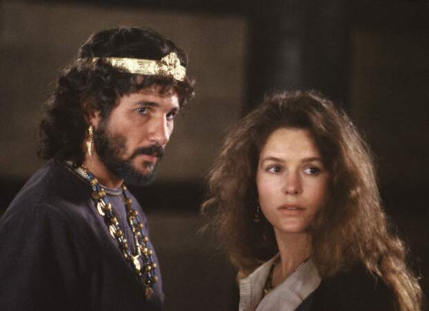 En 1985, il incarne le personnage principal dans le film Le roi David. Il a 36 ans