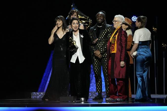 Grammy Awards : Carla Patullo Featuring Tonality And The Scorchio Quartet reçoit le prix du meilleur album new age, ambient ou chant.