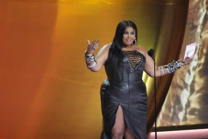 Grammy Awards : Lizzo présente le prix de la meilleure chanson R&B.