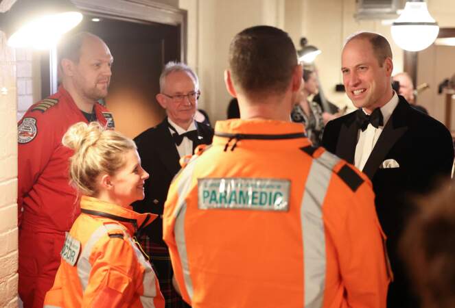 Le prince William, prince de Galles et Tom Cruise participent au dîner de gala caritatif London’s Air Ambulance.