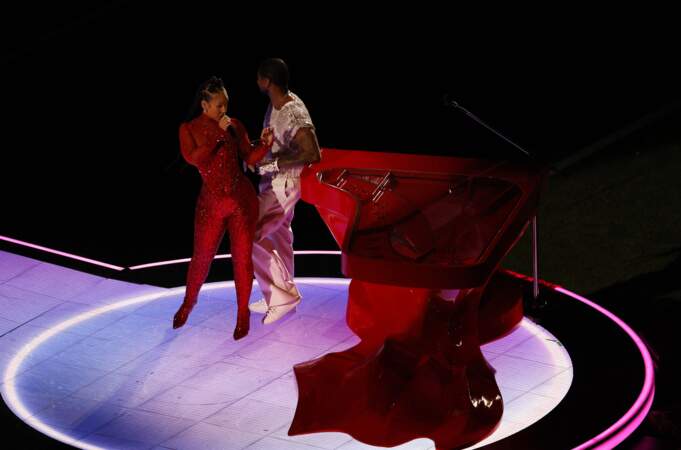 Usher et Alicia Keys font le show à la mi-temps du Super Bowl 2024.