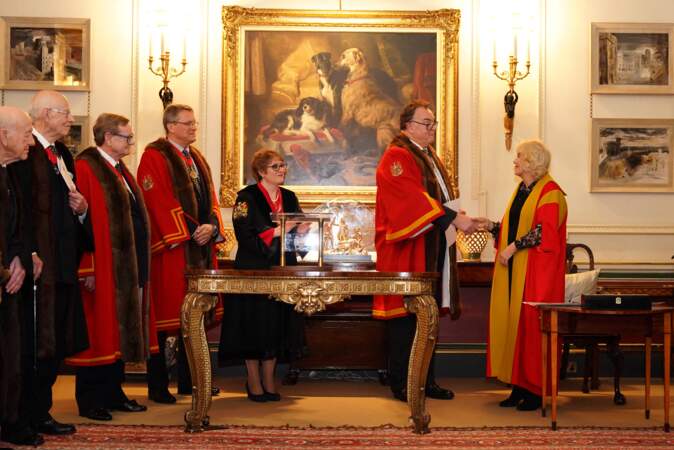 La reine Camilla est nommée membre honoraire de la Worshipful Company of Fan Makers lors d'une cérémonie à Clarence House.