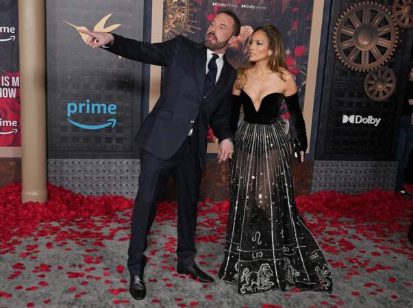 Ben Affleck et Jennifer Lopez heureux et amoureux à la première du film This Is Me...Now : A Love Story.