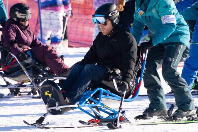 Le prince Harry, duc de Sussex, se prépare à skier avec les athlètes Invictus lors du camp d'entraînement des Invictus Games à Whistler.