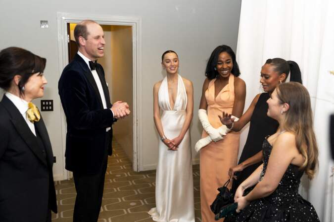Le Prince de Galles rencontre les EE Rising Stars Phoebe Dynevor, Ayo Edebiri, Sophie Wilde et Mia McKenna Bruce après les Bafta Film Awards 2024, au Royal Festival Hall, Southbank Centre à Londres le 18 février 2024. 