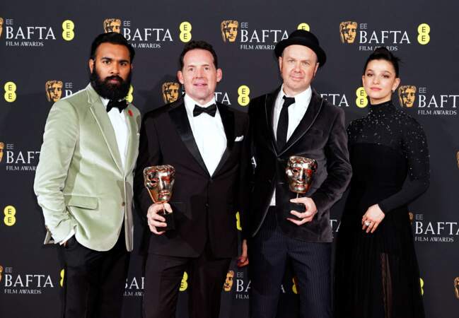 Johnnie Burn et Tarn Willers dans la salle de presse avec les présentateurs de prix Himesh Patel et Marisa Abela après avoir remporté le prix du son pour La Zone d'intérêt lors des Bafta Film Awards 2024.