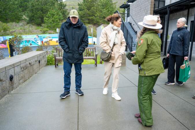 La princesse Victoria de Suède et le prince Daniel visitent le Marine Mammal Center.