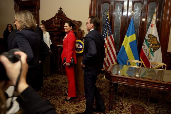 La princesse Victoria et le prince Daniel de Suède assistent à la cérémonie de signature d'un nouveau partenariat climatique entre la Californie et la Suède au Stanford Mansion le 20 février 2024 à Sacramento.