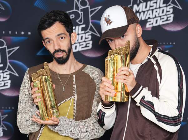 Le 10 novembre 2023, ils reçoivent le NRJ Music Awards du Meilleur groupe ou duo francophone de l'année.