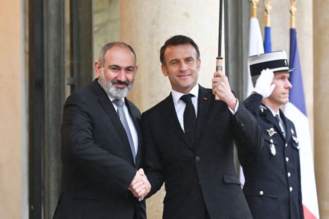 Plus tôt dans la journée, le Président de la République Emmanuel Macron accueille Nikol Pachinian, Premier ministre d'Arménie le 21 février 2024 au Palais de l'Elysée, à l'occasion de la cérémonie d'entrée de Missak Manouchian et de ses camarades de résistance au Panthéon.
