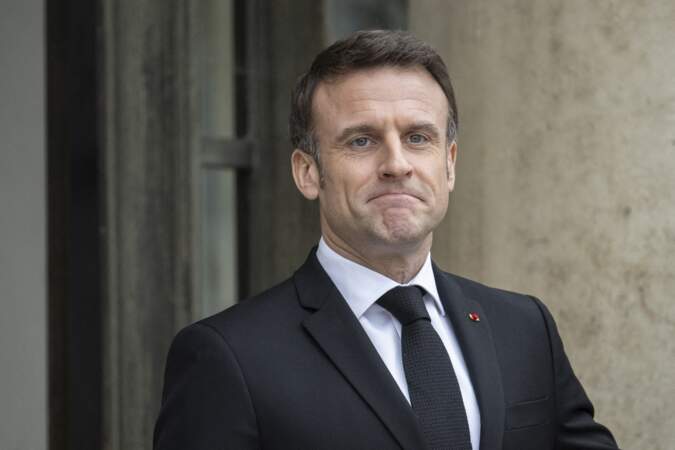 Le président français Emmanuel Macron attend le Premier ministre bulgare avant leur rencontre au palais de l'Élysée à Paris.