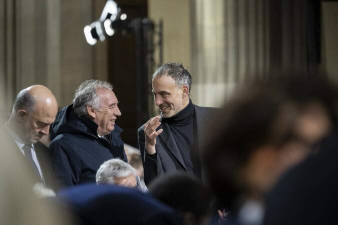 François Bayrou et Raphaël Glucksmann  lors de la cérémonie d'État pour l'intronisation de Missak Manouchian et de sa femme Mélinee au Panthéon à Paris le 21 février 2024. 