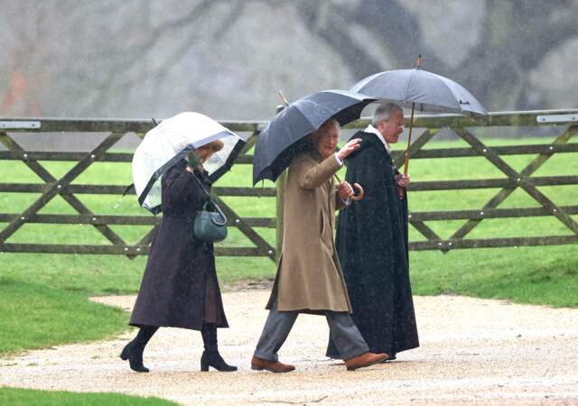 Depuis l'annonce de sa maladie le 5 février 2024, le roi Charles III d'Angleterre ne sort plus beaucoup. Lors de ses deux dernières sorties, il s'est rendu à l'église avec Camilla Parker Bowles, reine consort d'Angleterre.