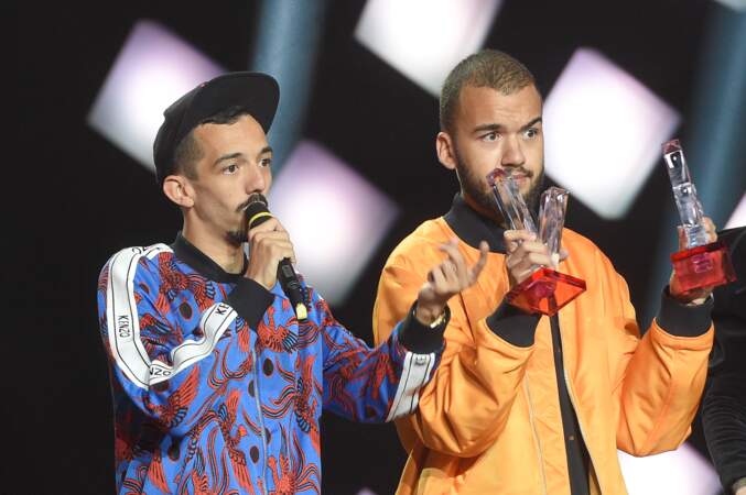 En janvier 2018 BigFlo et Oli gagnent le prix de la chanson de l’année pour "Dommage" aux Victoires de la Musique.
Ils sont alors âgés de 25 et 22 ans. 