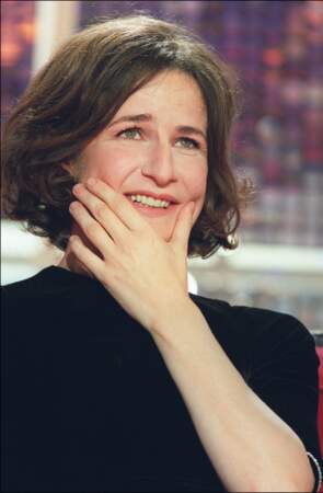 Elle a remporté trois Molières du one-man-show (en 1991, 1996 et 2001). En 2001, elle avait 37 ans.