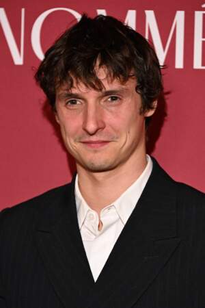 Julien Frison jouait Jacques-Etienne. Il a joué Gaston de France dans Les trois mousquetaires en 2023 et Alexis Clairet de Granval dans la saison 1 de Tapie sur Netflix.
