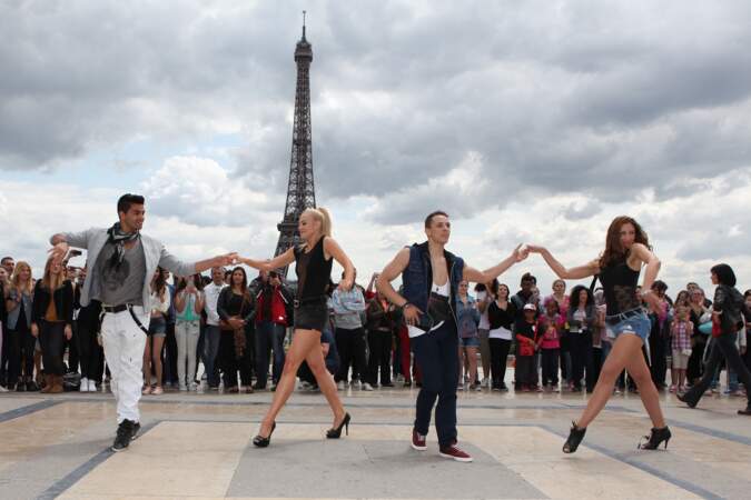 La même année, il participe à un Flashmob avec le jury et les danseurs de Danse avec les Stars à Paris.