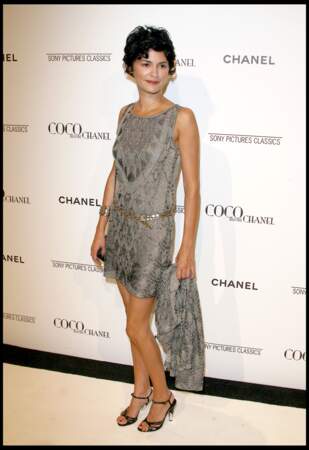 Elle porte le biopic Coco avant Chanel en 2009, d'Anne Fontaine.  En 2009, elle a 33 ans